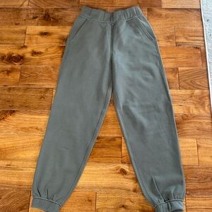 Lululemon jogger size 0
